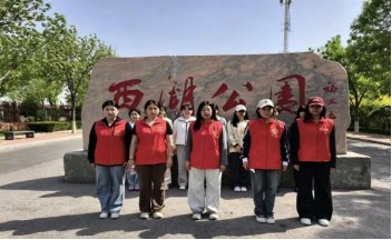 本学期持续走进社区及公园