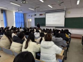 另外班会聚焦不同年级千亿体育官方一首