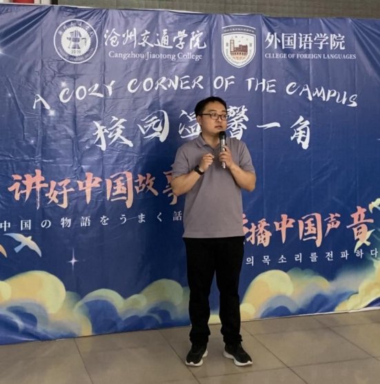 通方楼一楼大厅内洋溢着青春的活力与时
