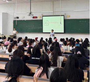 规范推进2023级商务英语专业毕业资
