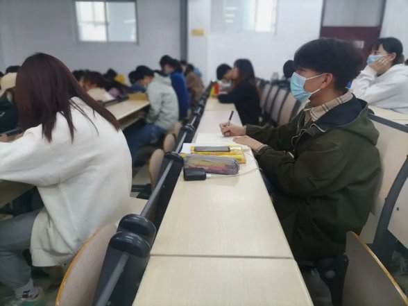 千亿官网注册最新活动直属党支部于11