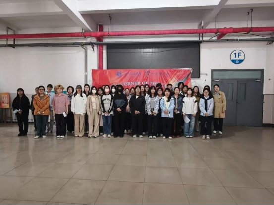 营造轻松愉悦的英语交流氛围