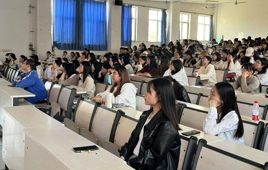 本场讲座以“英语专业四级听力基础”为